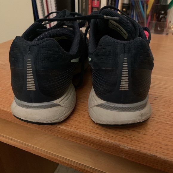 WOMENS NIKE SNEAKERS🤟🏻🤟🏻🤟🏻🤟🏻🤟🏻 - Picture 3 of 3